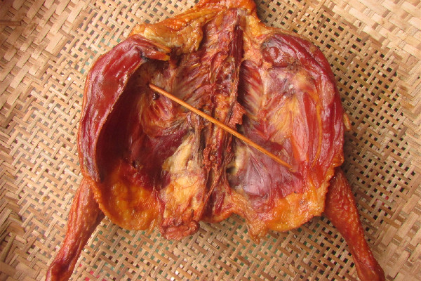 臘雞和風干雞的區(qū)別 臘雞有一點點霉能吃嗎 臘雞和風干雞的區(qū)別 臘雞有一點點霉能吃嗎