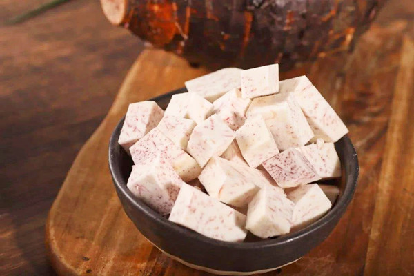 芋頭能不能生吃 芋頭能不能空腹吃 芋頭能不能生吃 芋頭能不能空腹吃