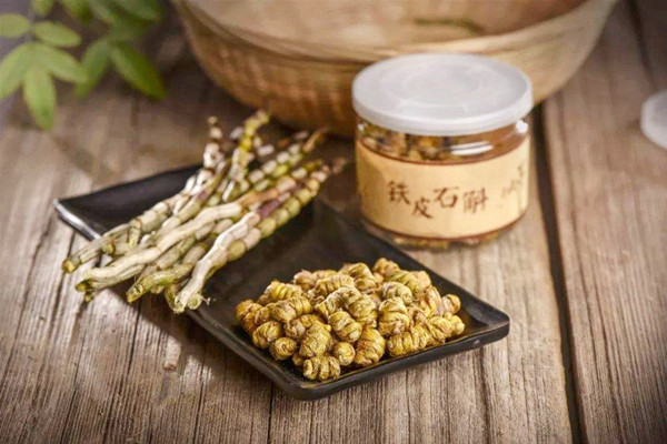 石斛能和茶葉一起泡么 石斛泡水后可以吃嗎 石斛能和茶葉一起泡么 石斛泡水后可以吃嗎