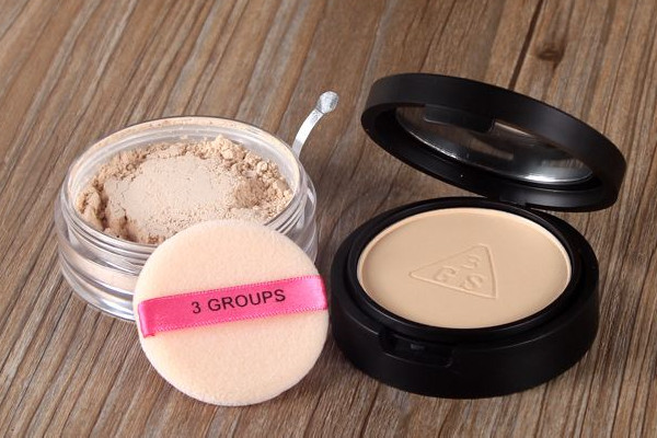 蜜粉有遮瑕的效果嗎 蜜粉可以用來(lái)口紅定妝嗎