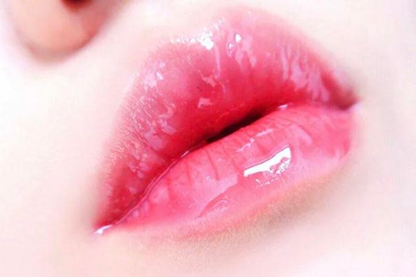 唇油和潤唇膏區(qū)別 唇油什么牌子好用 唇油和潤唇膏區(qū)別 唇油什么牌子好用