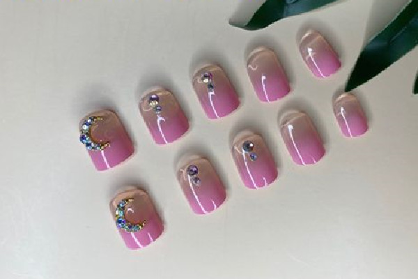 穿戴甲對(duì)指甲有傷害嗎 穿戴甲怎么戴才能更牢固 穿戴甲對(duì)指甲有傷害嗎 穿戴甲怎么戴才能更牢固