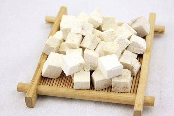 茯苓能否泡水喝 茯苓泡水喝有什么功效 茯苓能否泡水喝 茯苓泡水喝有什么功效