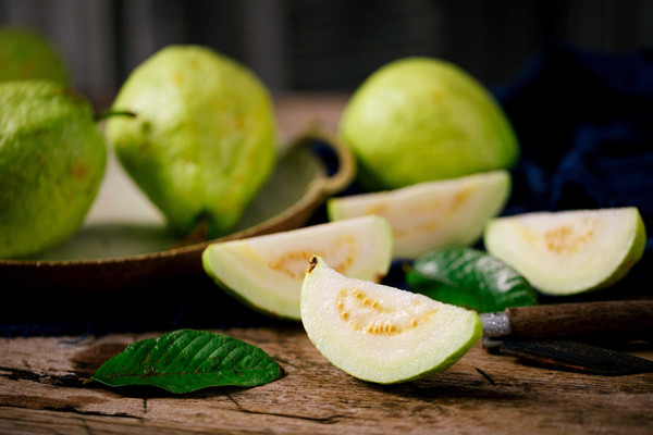 番石榴紅心和白心哪個(gè)好吃 番石榴的籽能不能吃 番石榴紅心和白心哪個(gè)好吃 番石榴的籽能不能吃