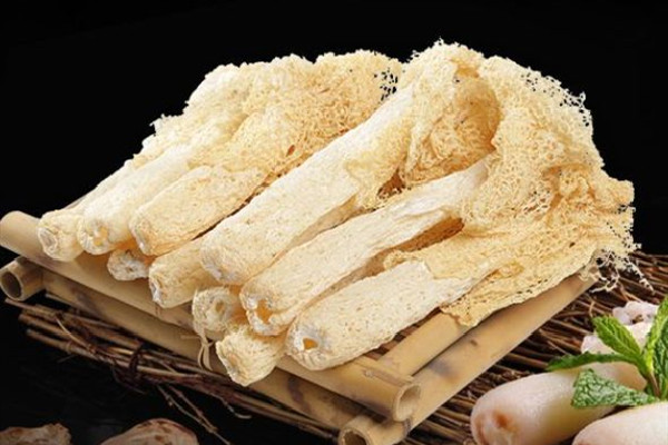 竹蓀的功效和作用 竹蓀可以和雞一起煲湯嗎 竹蓀的功效和作用 竹蓀可以和雞一起煲湯嗎