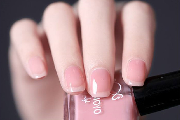 指甲油買什么牌子的好 指甲油買可撕拉的好還是不可撕拉的好 指甲油買什么牌子的好 指甲油買可撕拉的好還是不可撕拉的好