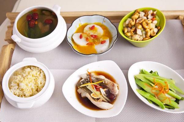 月子餐是不是要少油少鹽 為什么月子餐要求少油少鹽 月子餐是不是要少油少鹽 為什么月子餐要求少油少鹽