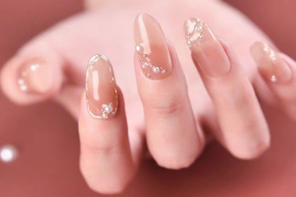 美甲可以維持多長時間 美甲能自己摳下來嗎 美甲可以維持多長時間 美甲能自己摳下來嗎