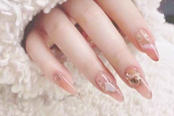 美甲一次要多久 美甲會(huì)自己脫落嗎 美甲一次要多久 美甲會(huì)自己脫落嗎