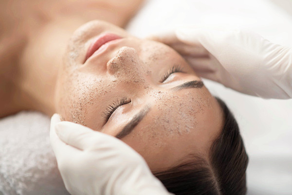 去角質(zhì)能收縮毛孔么 去角質(zhì)對粉刺有效果嗎 去角質(zhì)能收縮毛孔么 去角質(zhì)對粉刺有效果嗎