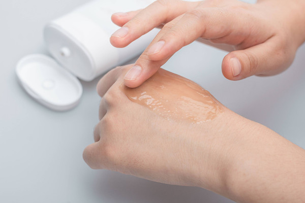 去角質(zhì)能收縮毛孔么 去角質(zhì)對粉刺有效果嗎 去角質(zhì)能收縮毛孔么 去角質(zhì)對粉刺有效果嗎