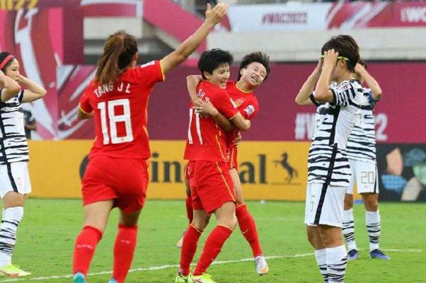 “退錢哥”唱鏗鏘玫瑰祝女足奪冠 中國女足隊(duì)員月薪真的只有幾千 “退錢哥”唱鏗鏘玫瑰祝女足奪冠 中國女足隊(duì)員月薪真的只有幾千