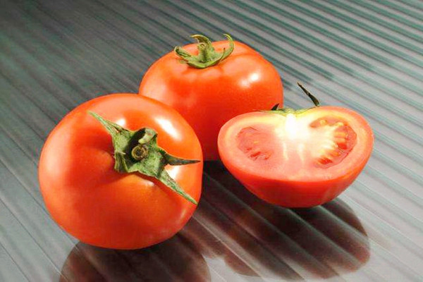 西紅柿的熱量是多少大卡 西紅柿?xí)粫?huì)長(zhǎng)胖