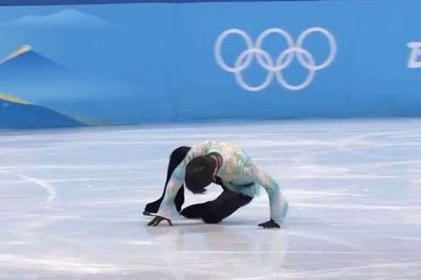 羽生結(jié)弦挑戰(zhàn)4A失敗謝幕撫摸冰面 花滑4a和4T的區(qū)別 羽生結(jié)弦挑戰(zhàn)4A失敗謝幕撫摸冰面 花滑4a和4T的區(qū)別