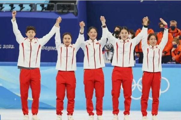 安賢洙說掌聲無關獎牌顏色 短道速滑姑娘們領獎 安賢洙說掌聲無關獎牌顏色 短道速滑姑娘們領獎