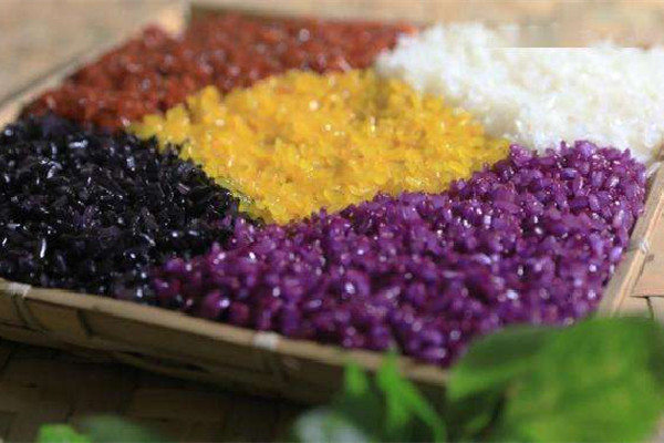 五色糯米飯的寓意是什么 五色糯米飯的由來(lái)