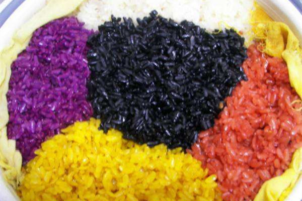 五色糯米飯的寓意是什么 五色糯米飯的由來(lái)