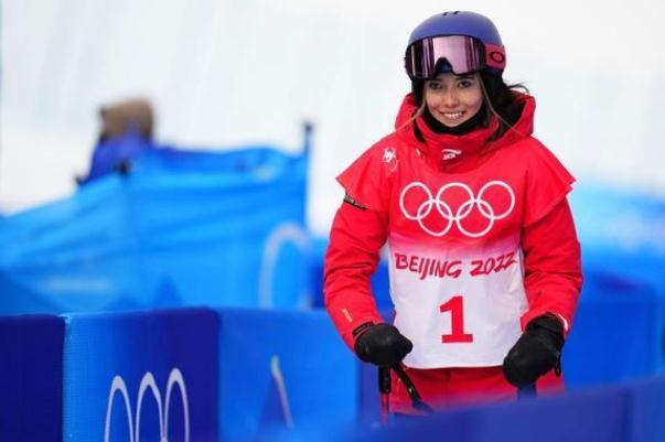 谷愛凌輕松晉級(jí)U型場(chǎng)地技巧決賽 滑雪過程中為什么要碰旗門