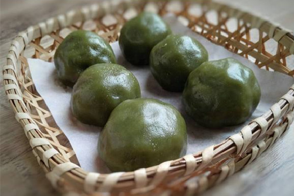 青團(tuán)要加熱吃嗎 青團(tuán)直接吃了會怎么樣 青團(tuán)要加熱吃嗎 青團(tuán)直接吃了會怎么樣