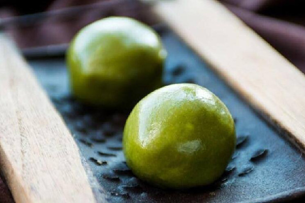 青團(tuán)要加熱吃嗎 青團(tuán)直接吃了會怎么樣 青團(tuán)要加熱吃嗎 青團(tuán)直接吃了會怎么樣