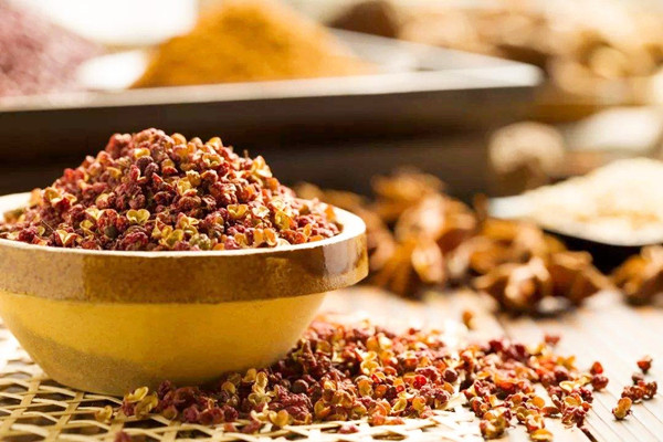 花椒可以泡酒嗎 花椒泡酒喝有什么好處 花椒可以泡酒嗎 花椒泡酒喝有什么好處