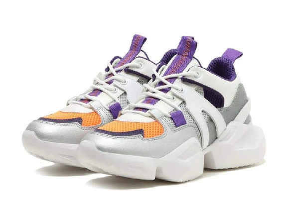 運(yùn)動鞋有異味怎么去除 運(yùn)動鞋有異味算質(zhì)量問題嗎 運(yùn)動鞋有異味怎么去除 運(yùn)動鞋有異味算質(zhì)量問題嗎