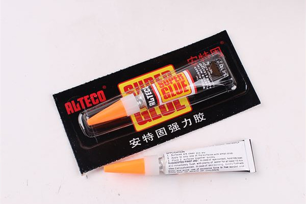 502膠水的氣味對人體的危害 502膠水使用方法 502膠水的氣味對人體的危害 502膠水使用方法