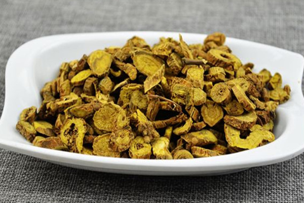 黃芩可以跟枸杞一起泡水喝嗎 黃芩能和菊花一起喝嗎 黃芩可以跟枸杞一起泡水喝嗎 黃芩能和菊花一起喝嗎