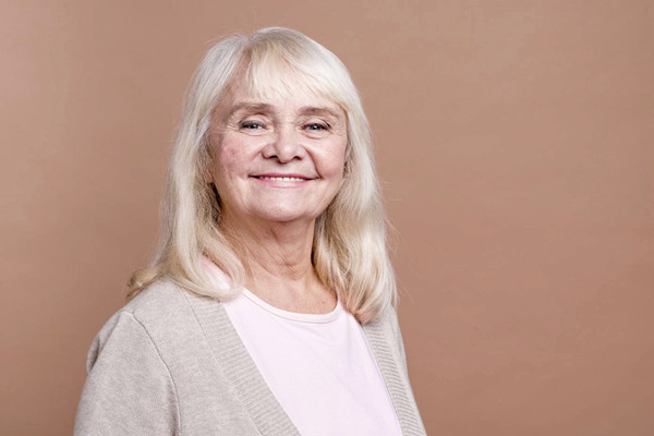 白頭發(fā)是怎么形成的 白頭發(fā)會(huì)越拔越多嗎 白頭發(fā)是怎么形成的 白頭發(fā)會(huì)越拔越多嗎