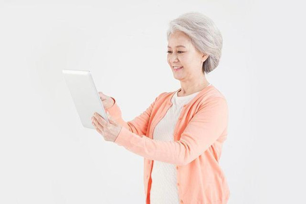 白頭發(fā)拔了還會(huì)長(zhǎng)嗎 白頭發(fā)會(huì)自然變黑嗎 白頭發(fā)拔了還會(huì)長(zhǎng)嗎 白頭發(fā)會(huì)自然變黑嗎