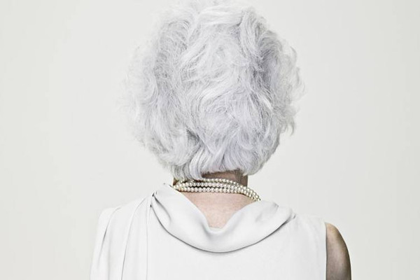 白頭發(fā)拔了還會(huì)長(zhǎng)嗎 白頭發(fā)會(huì)自然變黑嗎 白頭發(fā)拔了還會(huì)長(zhǎng)嗎 白頭發(fā)會(huì)自然變黑嗎