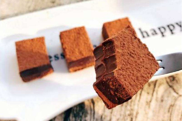 生巧克力放冷藏還是冷凍 生巧克力一定要放冰箱嗎 生巧克力放冷藏還是冷凍 生巧克力一定要放冰箱嗎