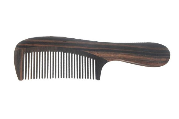 梳子用什么材質(zhì)對(duì)頭發(fā)好 梳子用檀木好還是桃木好 梳子用什么材質(zhì)對(duì)頭發(fā)好 梳子用檀木好還是桃木好