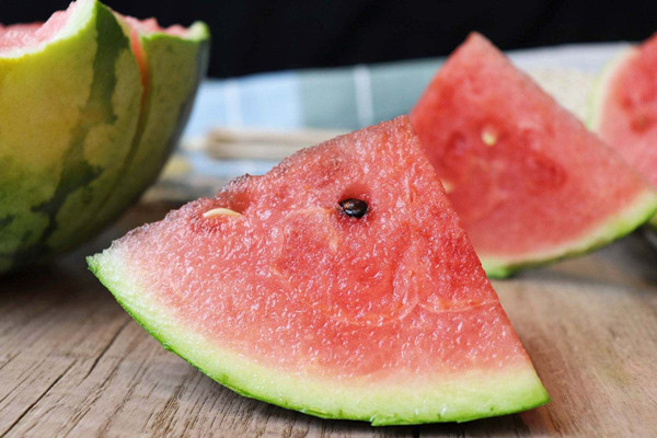 西瓜是不是涼性的水果 西瓜是酸性的還是堿性的 西瓜是不是涼性的水果 西瓜是酸性的還是堿性的