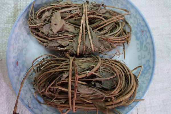 雞屎藤泡澡的功效和作用 雞屎藤泡澡可以治療蕁麻疹嗎 雞屎藤泡澡的功效和作用 雞屎藤泡澡可以治療蕁麻疹嗎