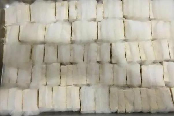 毛豆腐的毛能不能吃 毛豆腐可不可以直接吃 毛豆腐的毛能不能吃 毛豆腐可不可以直接吃