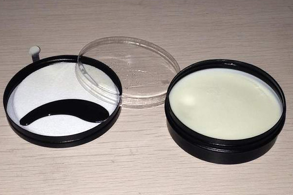 豬油膏用在隔離霜前還是后 豬油膏的正確使用方法 豬油膏用在隔離霜前還是后 豬油膏的正確使用方法