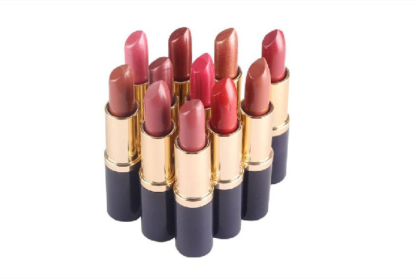 口紅用完了怎么把剩下的部分推出來 口紅怎么涂不掉色不沾杯 口紅用完了怎么把剩下的部分推出來 口紅怎么涂不掉色不沾杯