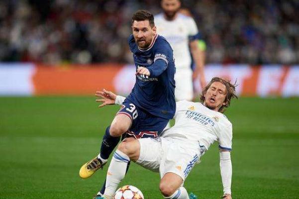 皇馬逆轉(zhuǎn)巴黎進(jìn)歐冠8強(qiáng)本澤馬戴帽 足球戴帽是什么意思 皇馬逆轉(zhuǎn)巴黎進(jìn)歐冠8強(qiáng)本澤馬戴帽 足球戴帽是什么意思