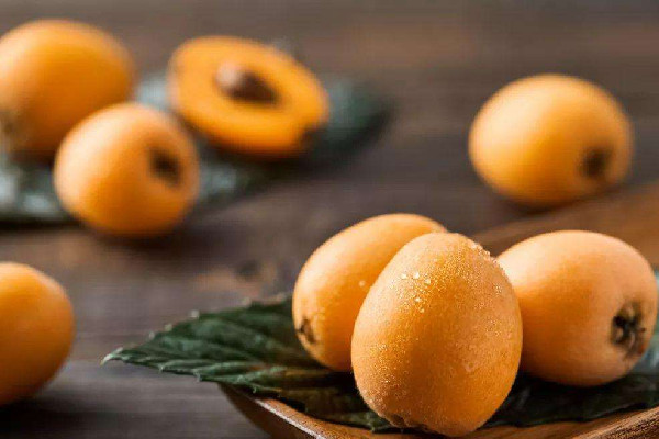 枇杷可以煮著吃嗎 枇杷和蜂蜜一起可以止咳嗎 枇杷可以煮著吃嗎 枇杷和蜂蜜一起可以止咳嗎