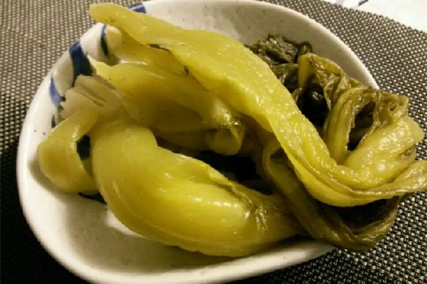 酸菜用涼水投好還是熱水投好 酸菜用開水燙的方法 酸菜用涼水投好還是熱水投好 酸菜用開水燙的方法
