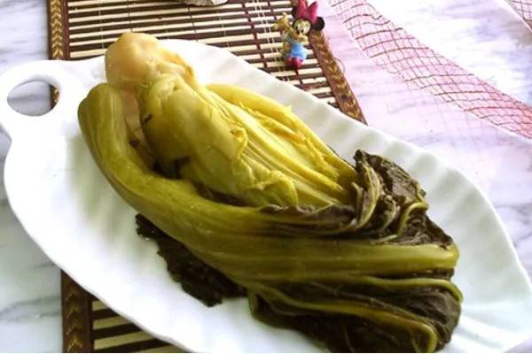 酸菜用涼水投好還是熱水投好 酸菜用開水燙的方法 酸菜用涼水投好還是熱水投好 酸菜用開水燙的方法