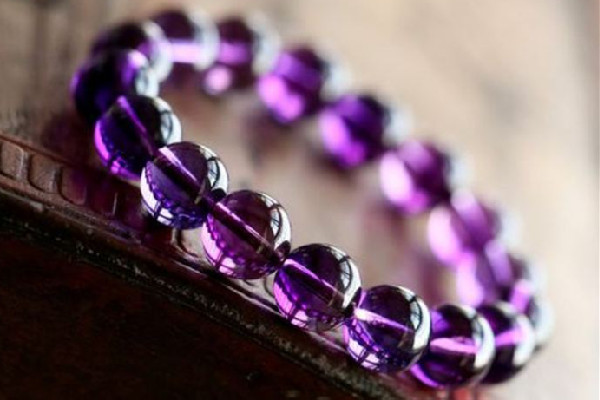 紫水晶戴左手還是右手 紫水晶對人體有什么好處 紫水晶戴左手還是右手 紫水晶對人體有什么好處