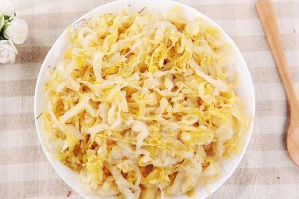 酸菜發(fā)白了能吃嗎 酸菜變質(zhì)什么樣 酸菜發(fā)白了能吃嗎 酸菜變質(zhì)什么樣