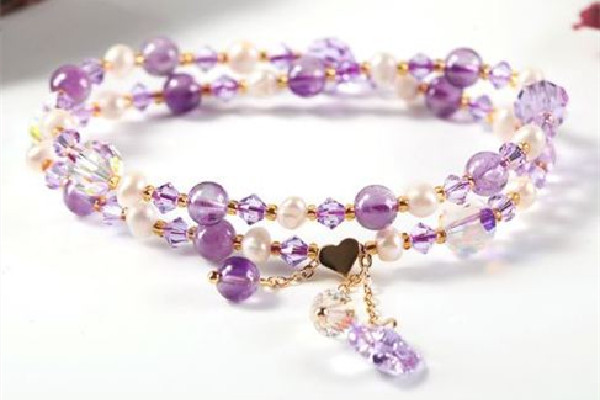 紫水晶戴左手還是右手 紫水晶對人體有什么好處 紫水晶戴左手還是右手 紫水晶對人體有什么好處