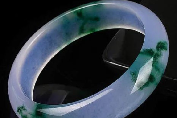 翡翠手鐲的種類(lèi)分為哪幾種 翡翠手鐲買(mǎi)貴妃好還是正圈好 翡翠手鐲的種類(lèi)分為哪幾種 翡翠手鐲買(mǎi)貴妃好還是正圈好