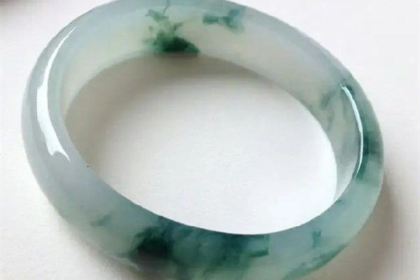 翡翠手鐲的種類(lèi)分為哪幾種 翡翠手鐲買(mǎi)貴妃好還是正圈好 翡翠手鐲的種類(lèi)分為哪幾種 翡翠手鐲買(mǎi)貴妃好還是正圈好