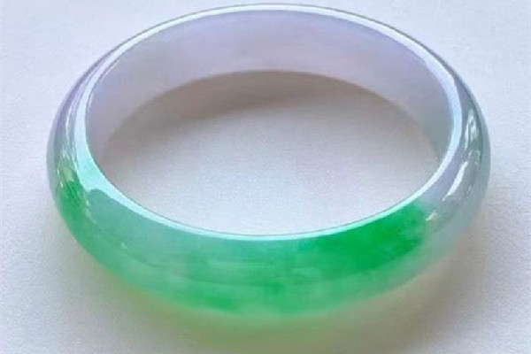 翡翠手鐲怎么看真假 翡翠手鐲聲音清脆是真的嗎 翡翠手鐲怎么看真假 翡翠手鐲聲音清脆是真的嗎