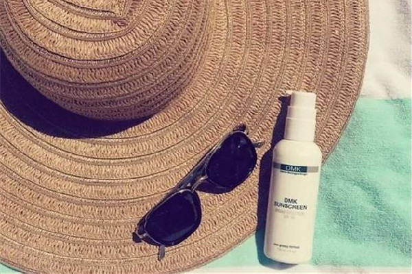 防曬霜對(duì)人體有害嗎 防曬霜天天涂抹好嗎 防曬霜對(duì)人體有害嗎 防曬霜天天涂抹好嗎