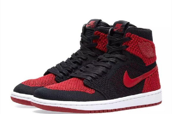 aj和dunk哪個(gè)腳感好 aj和dunk怎么區(qū)分